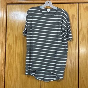 Gray and white short sleeve shirt